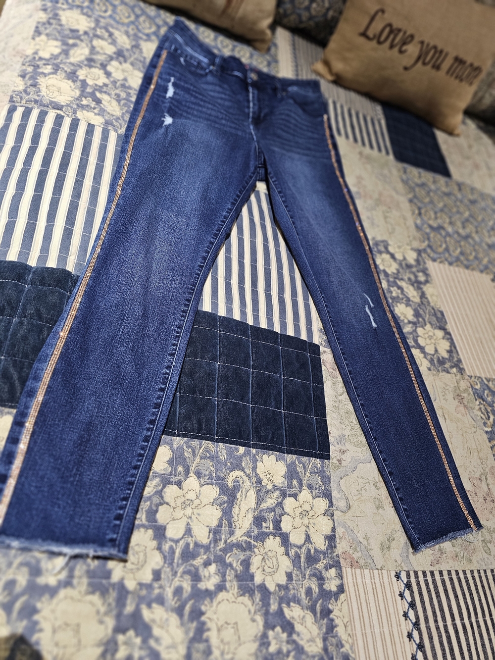 Guess Women's Skinny Jeans with Rose Gold Crystal Side Stripe-NWOT